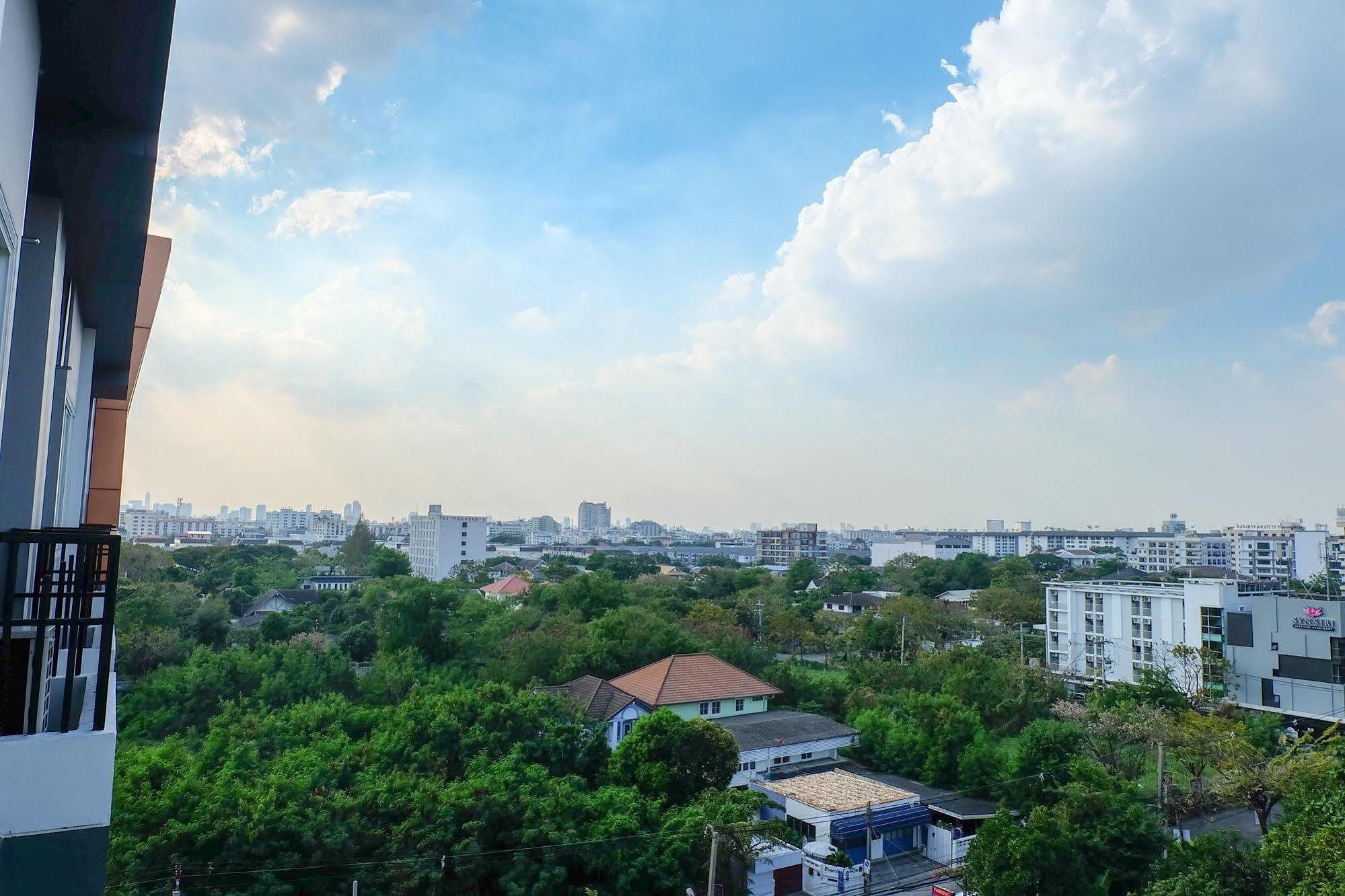 Baron Residence Bangkok Luaran gambar