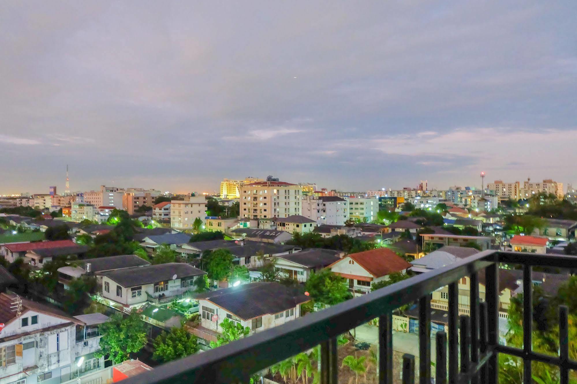 Baron Residence Bangkok Luaran gambar